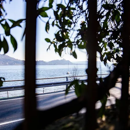 La Limonaia- With Private Garden & Lake View Villa
