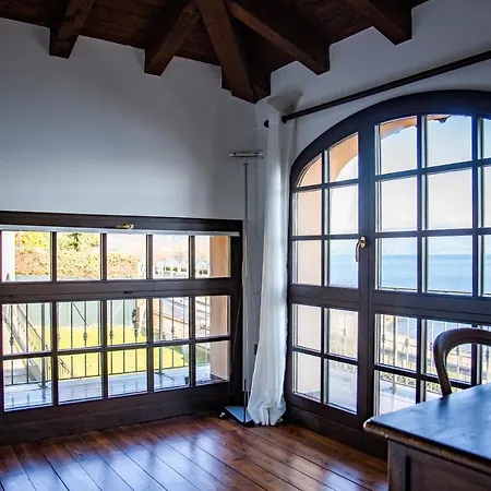 Villa La Limonaia- With Private Garden & Lake View *