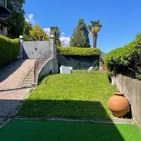 La Limonaia- With Private Garden & Lake View